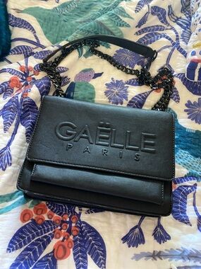 GAELLE Black Chain-Handle Shoulder Bag